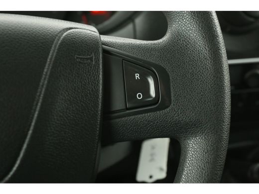 Renault Master T33 2.3 dCi L2H2 146PK Airco Camera Cruise Trekhaak Parkeersensoren Elektrpakket ActivLease financial lease
