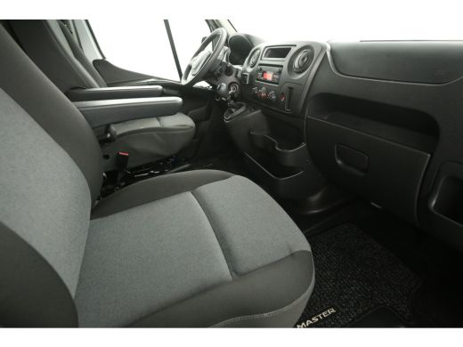 Renault Master T33 2.3 dCi L2H2 146PK Airco Camera Cruise Trekhaak Parkeersensoren Elektrpakket ActivLease financial lease
