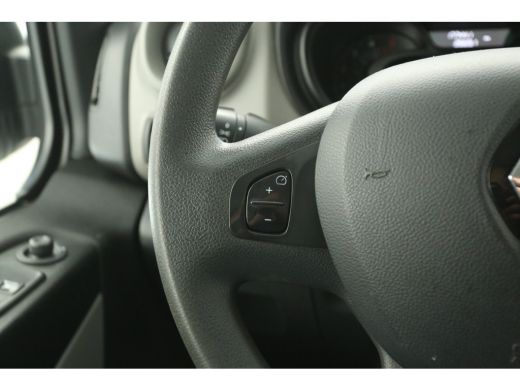 Renault Trafic 1.6 dCi T27 L1H1 Airco Cruise Navigatie 3 Persoons Parkeersensoren Elektrpakket ActivLease financial lease