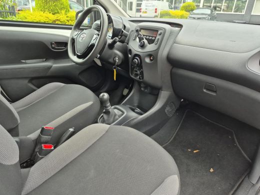 Toyota Aygo 1.0 VVT-i x-fun | 5 deurs | Airconditioning | Bluetooth | Dealer onderhouden | ActivLease financial lease