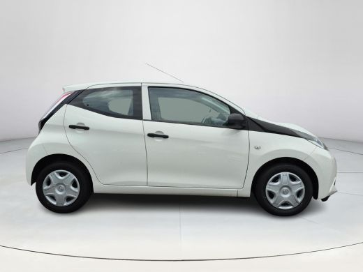 Toyota Aygo 1.0 VVT-i x-fun | 5 deurs | Airconditioning | Bluetooth | Dealer onderhouden | ActivLease financial lease