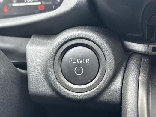 Toyota C-HR 1.8 Hybrid 140 First Edition **NAVIGATIE/ 360 CAMERA/ DODEHOEK DETECTIE/ 36 MAANDEN GARANTIE** ActivLease financial lease