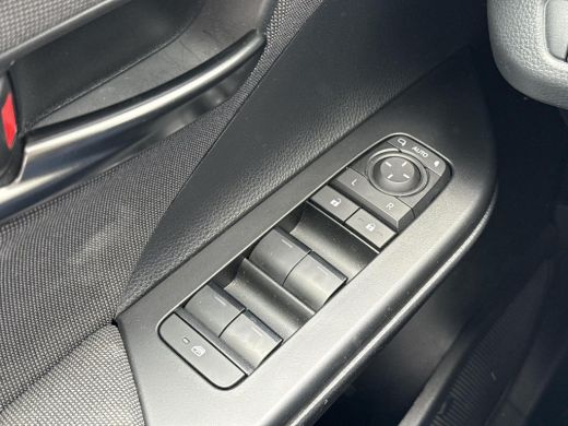 Toyota C-HR 1.8 Hybrid 140 First Edition **NAVIGATIE/ 360 CAMERA/ DODEHOEK DETECTIE/ 36 MAANDEN GARANTIE** ActivLease financial lease