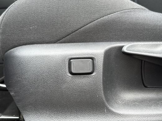 Toyota C-HR 1.8 Hybrid 140 First Edition **NAVIGATIE/ 360 CAMERA/ DODEHOEK DETECTIE/ 36 MAANDEN GARANTIE** ActivLease financial lease
