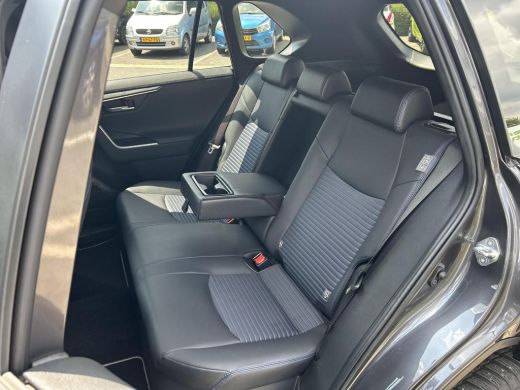 Toyota RAV4 2.5 Hybrid AWD Bi-Tone ActivLease financial lease