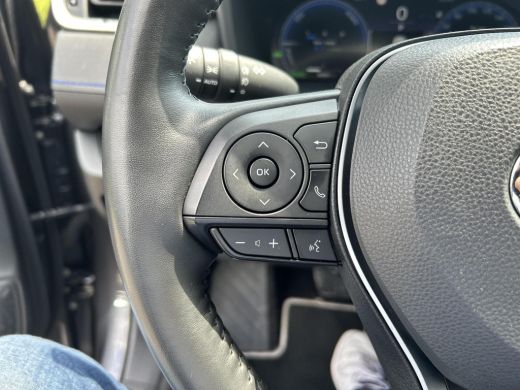 Toyota RAV4 2.5 Hybrid AWD Bi-Tone ActivLease financial lease