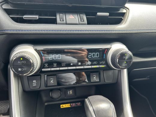 Toyota RAV4 2.5 Hybrid AWD Bi-Tone ActivLease financial lease