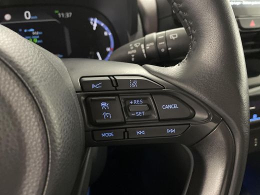 Toyota Yaris Cross 1.5 Hybrid Executive Bi-tone ActivLease financial lease