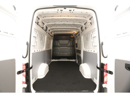 Volkswagen Crafter 30 2.0 TDI L3H3 | BPM Vrij | 140PK | Airco Cruise Carplay Navigatie Parkeersensoren 3 Persoons ActivLease financial lease