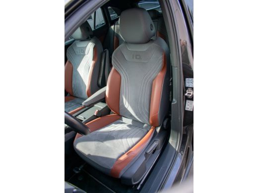 Volkswagen ID.4 First 77 kWh -ACC- A camara-Trekhaak- ActivLease financial lease