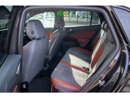 Volkswagen ID.4 First 77 kWh -ACC- A camara-Trekhaak- ActivLease financial lease