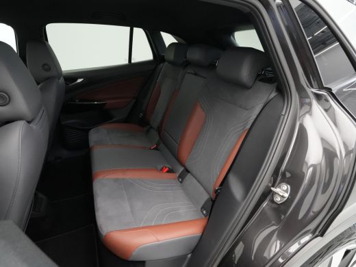 Volkswagen ID.4 First 77 kWh 204pk Navigatie Camera Stoelverwarming Acc demo JB ActivLease financial lease