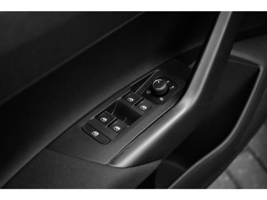Volkswagen Polo R-Line Business | 'App-Connect' draadloze smartphone integratie | Achterlichten LED, luxe uitgevo... ActivLease financial lease