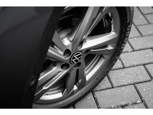 Volkswagen Polo R-Line Edition | 'App-Connect' draadloze smartphone integratie | Achterlichten LED | Afstandscont... ActivLease financial lease