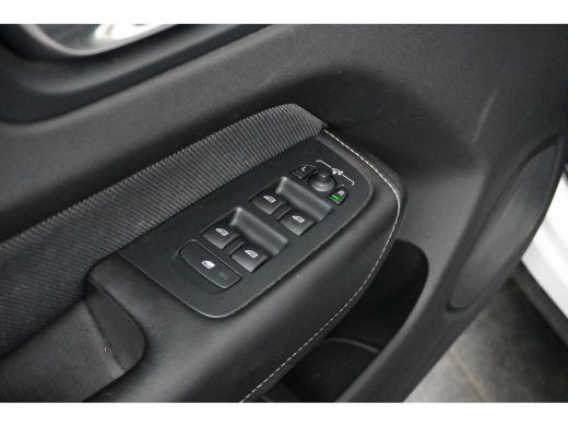 Volvo  XC60 2.0 Recharge T8 AWD R-Design ActivLease financial lease