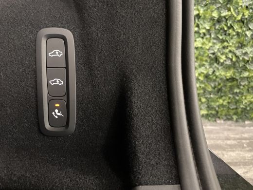 Volvo  XC60 T6 AWD Recharge Ultimate Bright | Luchtvering | Trekhaak | 360° Camera | Head-Up Display | Harman... ActivLease financial lease