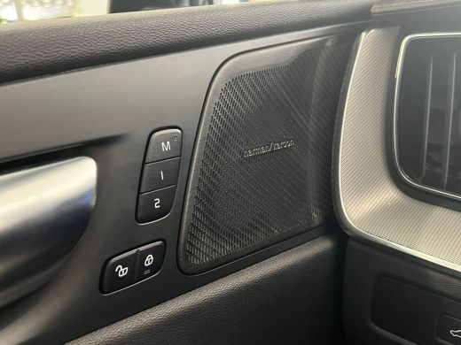 Volvo  XC60 T6 Plug-in hybrid AWD Ultimate Dark | Achterbank verwarmd | Apple Carplay/Android Auto|telefoonin... ActivLease financial lease