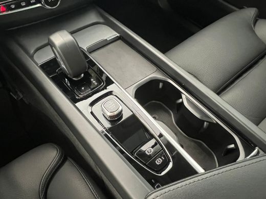 Volvo  XC60 T6 Plug-in hybrid AWD Ultimate Dark | Achterbank verwarmd | Apple Carplay/Android Auto|telefoonin... ActivLease financial lease