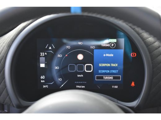 Abarth 500C 500e Cabrio Scorpionissima Tursmo 42kWh 3 Fase | Alcantara | Navigatie | Sportstoelen | Keyless-E... ActivLease financial lease