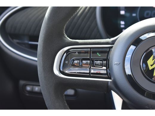Abarth 500C 500e Cabrio Scorpionissima Tursmo 42kWh 3 Fase | Alcantara | Navigatie | Sportstoelen | Keyless-E... ActivLease financial lease