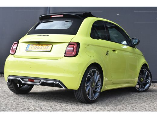 Abarth 500C 500e Cabrio Scorpionissima Tursmo 42kWh 3 Fase | Alcantara | Navigatie | Sportstoelen | Keyless-E... ActivLease financial lease