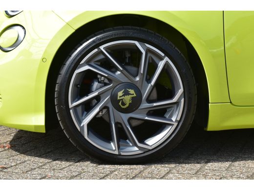 Abarth 500C 500e Cabrio Scorpionissima Tursmo 42kWh 3 Fase | Alcantara | Navigatie | Sportstoelen | Keyless-E... ActivLease financial lease