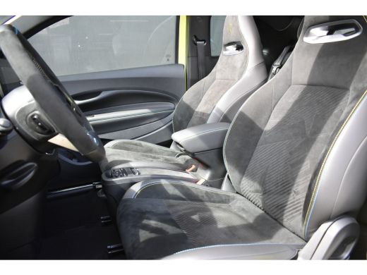 Abarth 500C 500e Cabrio Scorpionissima Tursmo 42kWh 3 Fase | Alcantara | Navigatie | Sportstoelen | Keyless-E... ActivLease financial lease