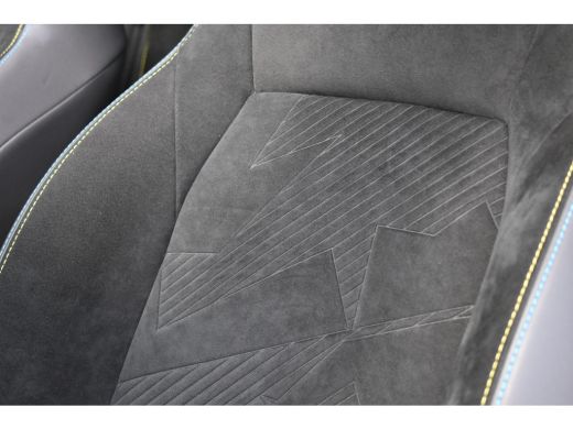 Abarth 500C 500e Cabrio Scorpionissima Tursmo 42kWh 3 Fase | Alcantara | Navigatie | Sportstoelen | Keyless-E... ActivLease financial lease