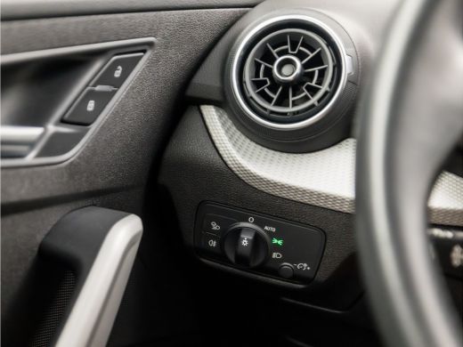 Audi Q2 35 TFSI Sportline 150Pk Automaat (NIEUW MODEL, APPLE CARPLAY, GROOT NAVI, CAMERA, CLIMATE, ADAPTI... ActivLease financial lease