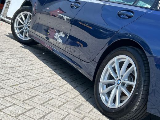 BMW 3 Serie Touring 318i NL AUTO | CARPLAY | ELEKTRISCHE KLEP | CRUISE | ActivLease financial lease