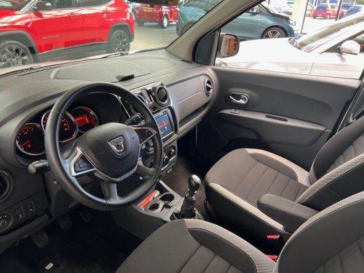 Dacia Lodgy 1.3 TCe 130pk/Stepway/7-persoons/Trekhaak/Navi/Cruise/Airco ActivLease financial lease