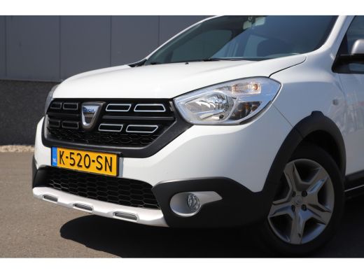 Dacia Lodgy 1.3 TCe 130pk/Stepway/7-persoons/Trekhaak/Navi/Cruise/Airco ActivLease financial lease