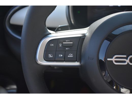 Fiat 600 1.2 Hybrid La Prima Automaat | Vol-Leder | Massage | Elektr. Achterklep | Adaptive Cruise | Elekt... ActivLease financial lease