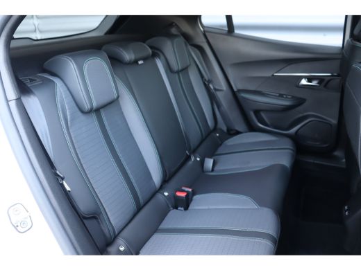 Peugeot 2008 1.2 PURETECH 130PK ALLURE PACK AUTOMAAT / NAVI / LEDER / CLIMA / LED / PDC / 17" LMV / CAMERA / K... ActivLease financial lease