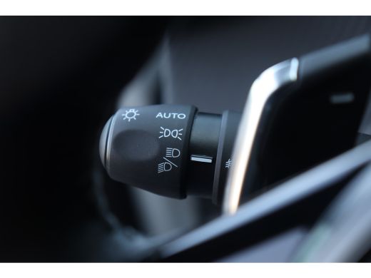 Peugeot 2008 1.2 PURETECH 130PK ALLURE PACK AUTOMAAT / NAVI / LEDER / CLIMA / LED / PDC / 17" LMV / CAMERA / K... ActivLease financial lease