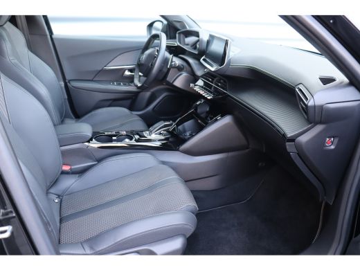 Peugeot 2008 1.2 PURETECH 130PK GT PACK AUTOMAAT / NAVI / LEDER / CLIMA / PDC / 17" LMV / CAMERA / KEYLESS / F... ActivLease financial lease