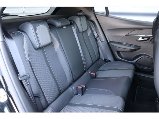 Peugeot 2008 1.2 PURETECH 130PK GT PACK AUTOMAAT / NAVI / LEDER / CLIMA / PDC / 17" LMV / CAMERA / KEYLESS / F... ActivLease financial lease
