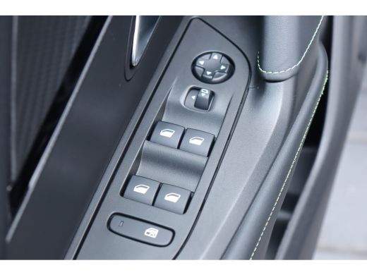 Peugeot 2008 1.2 PURETECH 130PK GT PACK AUTOMAAT / NAVI / LEDER / CLIMA / PDC / 17" LMV / CAMERA / KEYLESS / F... ActivLease financial lease