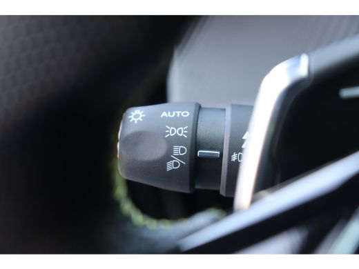 Peugeot 2008 1.2 PURETECH 130PK GT PACK AUTOMAAT / NAVI / LEDER / CLIMA / PDC / 17" LMV / CAMERA / KEYLESS / F... ActivLease financial lease