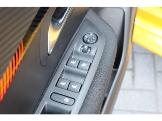 Peugeot 208 1.2 PURETECH 75PK ACTIVE PACK / NAVI / CLIMA / LED / PDC / 16" LMV / WINTERPAKKET / BLUETOOTH / C... ActivLease financial lease