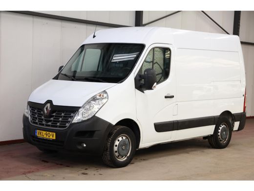 Renault Master T35 2.3 dCi L1H2 AIRCO EN TREKHAAK Renault Master T35 2.3 dCi L1H2 AIRCO EN TREKHAAK