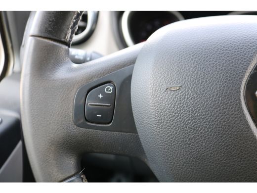 Renault Trafic 1.6 dCi 145pk L2 H1 Airco Trekhaak Camera ActivLease financial lease