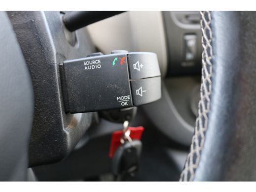 Renault Trafic 1.6 dCi 145pk L2 H1 Airco Trekhaak Camera ActivLease financial lease