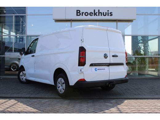 Volkswagen e-Transporter VOOR MEKAAR DEALS | Life Intro | 64 kWh | 218 pk | L1 | Trekhaak | Stoelverwarming | Achteruitrij... ActivLease financial lease