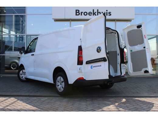 Volkswagen e-Transporter VOOR MEKAAR DEALS | Life Intro | 64 kWh | 218 pk | L1 | Trekhaak | Stoelverwarming | Achteruitrij... ActivLease financial lease