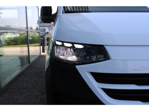 Volkswagen e-Transporter VOOR MEKAAR DEALS | Life Intro | 64 kWh | 218 pk | L1 | Trekhaak | Stoelverwarming | Achteruitrij... ActivLease financial lease