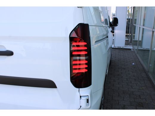 Volkswagen e-Transporter VOOR MEKAAR DEALS | Life Intro | 64 kWh | 218 pk | L1 | Trekhaak | Stoelverwarming | Achteruitrij... ActivLease financial lease
