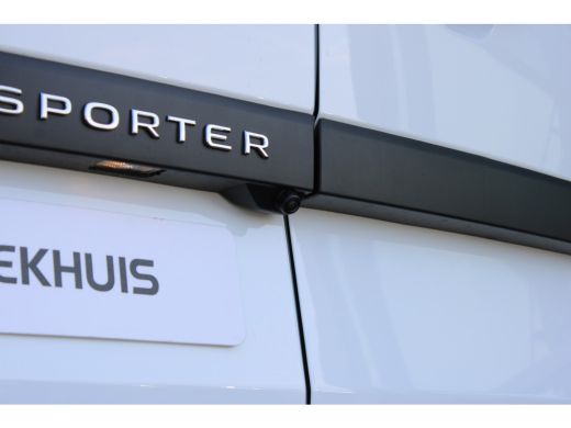 Volkswagen e-Transporter VOOR MEKAAR DEALS | Life Intro | 64 kWh | 218 pk | L1 | Trekhaak | Stoelverwarming | Achteruitrij... ActivLease financial lease