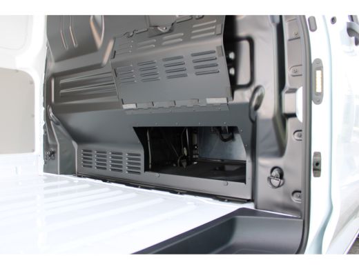 Volkswagen e-Transporter VOOR MEKAAR DEALS | Life Intro | 64 kWh | 218 pk | L1 | Trekhaak | Stoelverwarming | Achteruitrij... ActivLease financial lease