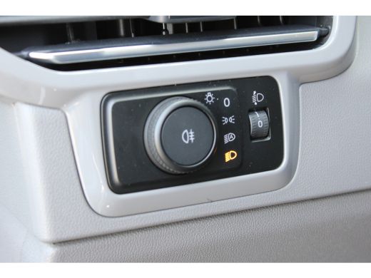 Volkswagen e-Transporter VOOR MEKAAR DEALS | Life Intro | 64 kWh | 218 pk | L1 | Trekhaak | Stoelverwarming | Achteruitrij... ActivLease financial lease
